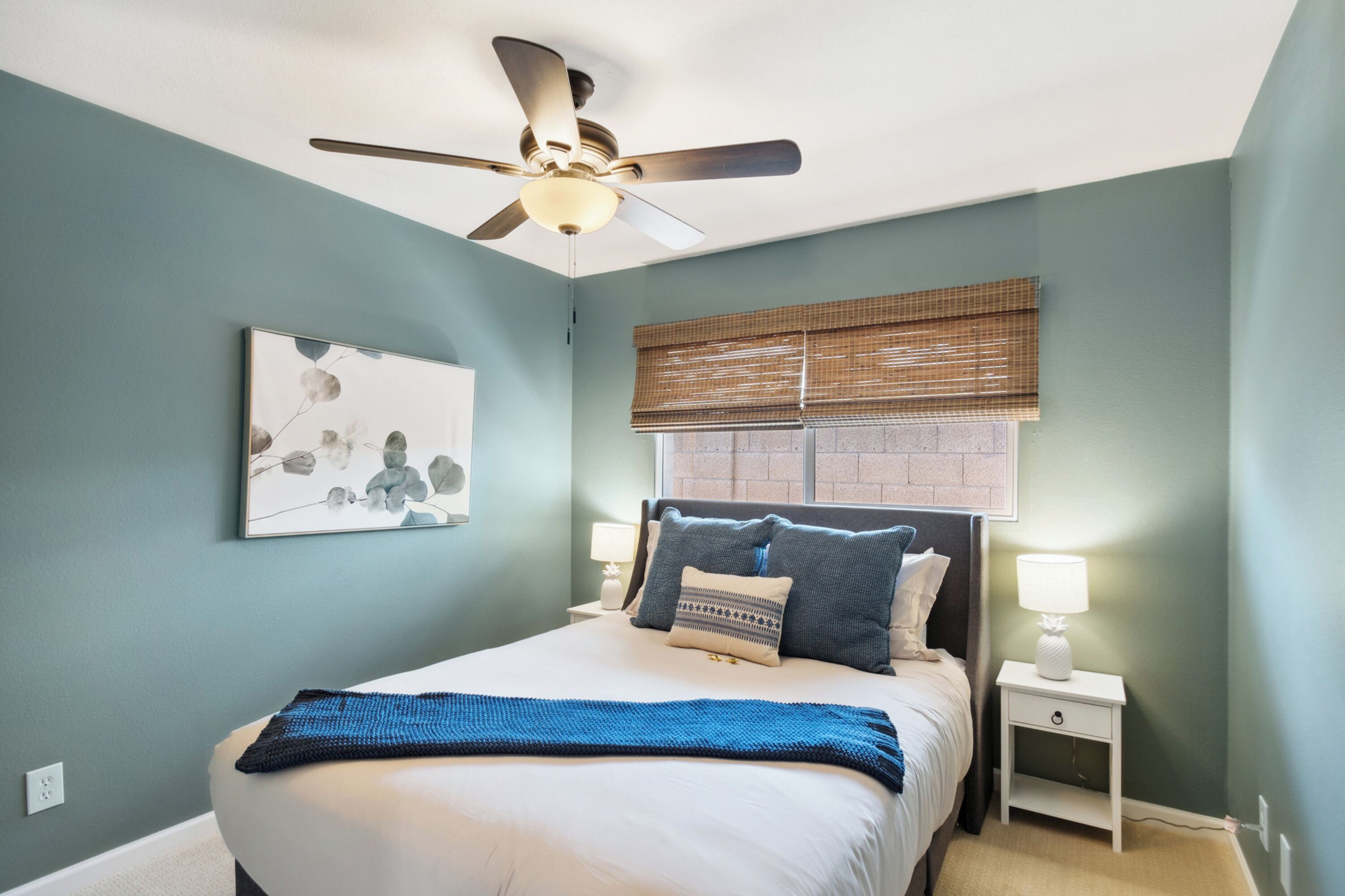 4 slaapkamers, een bureau, een strijkplank/strijkijzer, gratis wifi