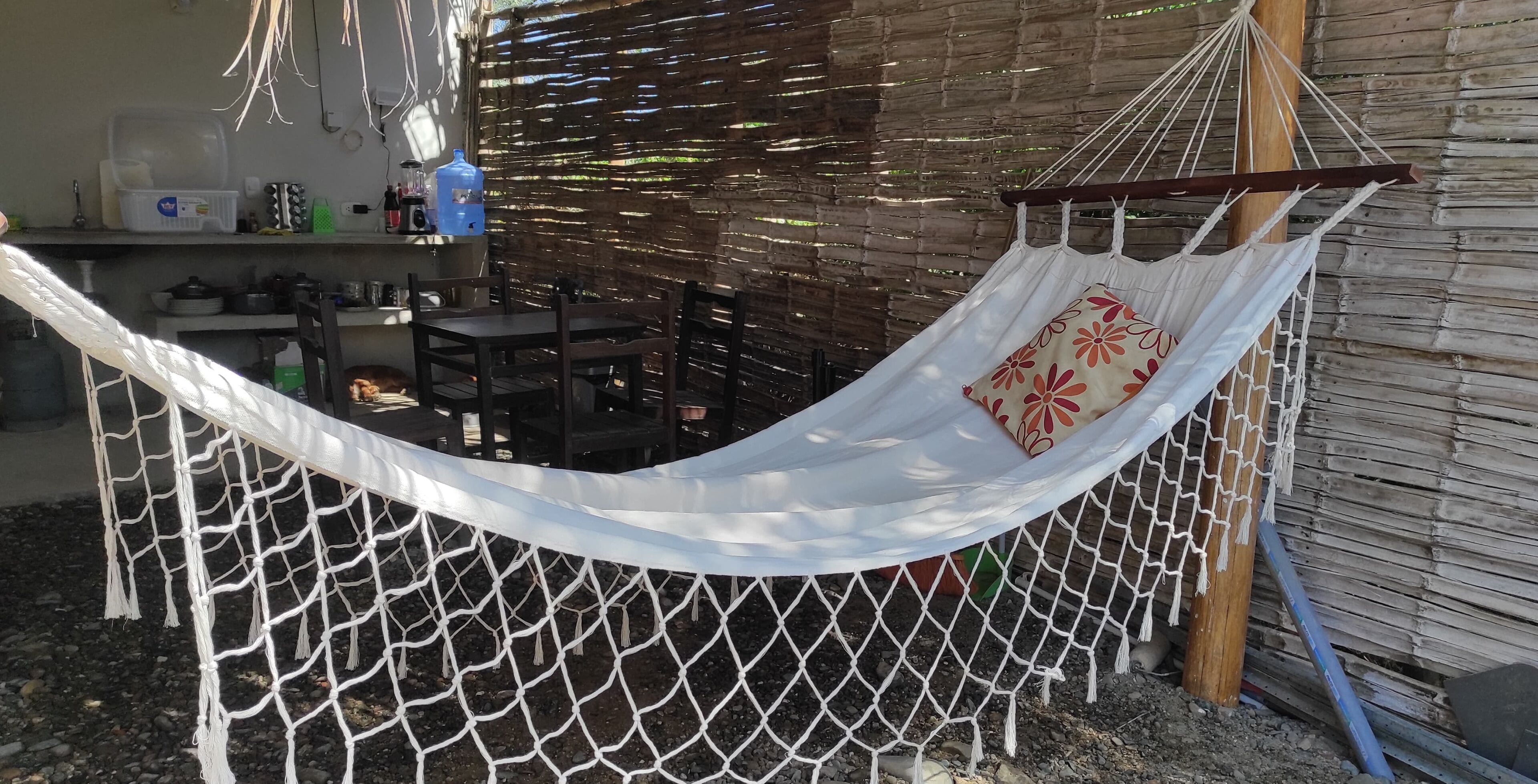 TV LED 40-inch có truyền hình kỹ thuật số, banh bàn 