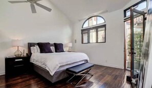 2 bedrooms - Stylish, Peaceful Home- Amazing Location! (Santa Monica)