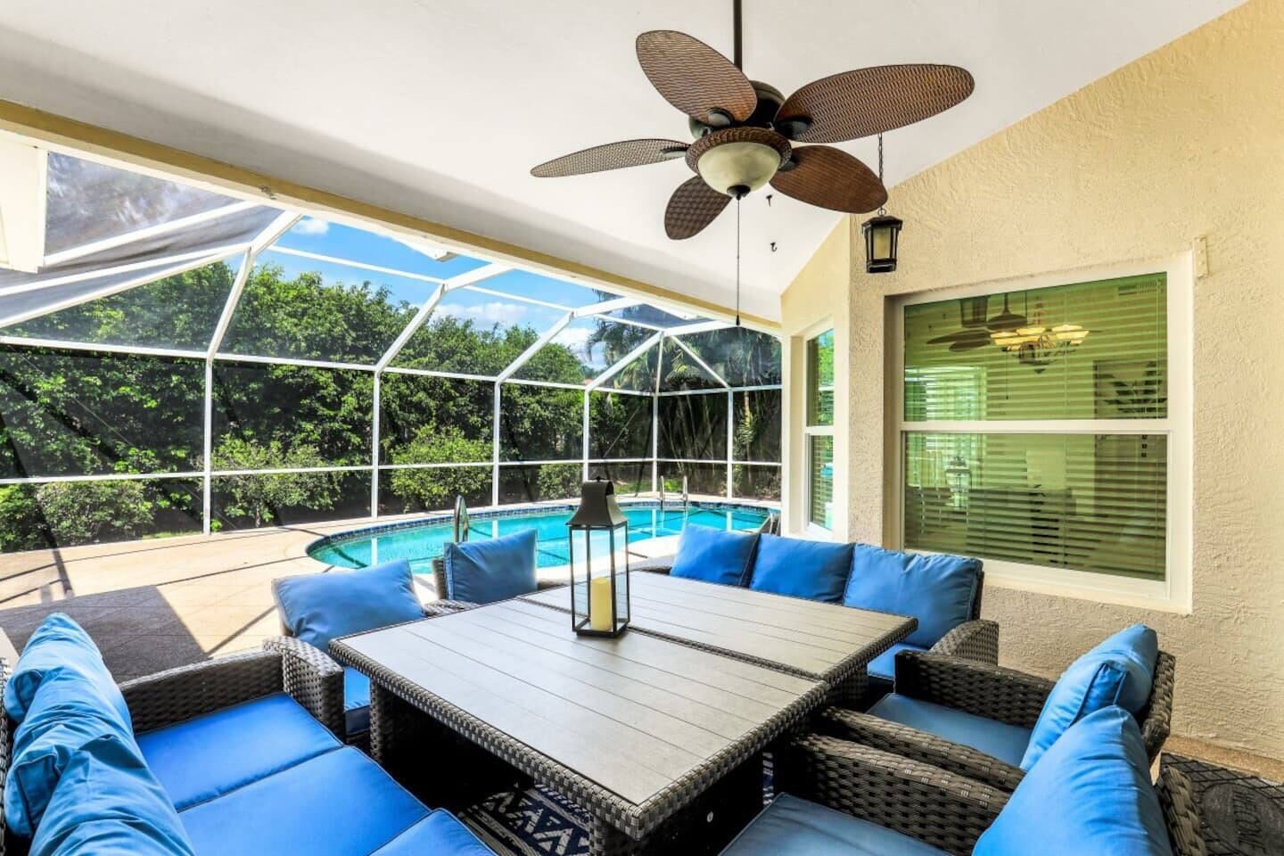 Relaxing Naples Retreat - 4 bedroom -Pool - gated community