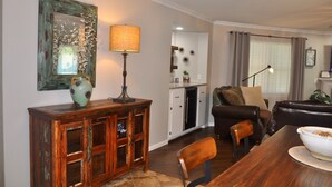 A dining area with a wooden table, chairs, a vase, and a lamp. - "Relaxing Retreat"  7 Night Discount~No Stairs~Indoor Pool~Golf~Trout~Pickleball (Branson)