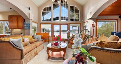 Elephant Home/Private HUGE Lakefront home, Waterslide/boating/kayaking/fishing.