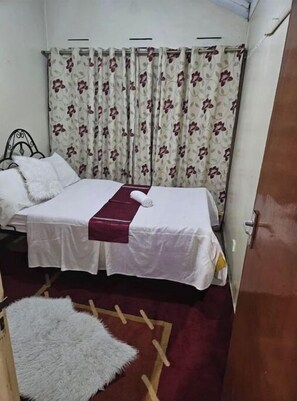 3 عدّة غرف نوم وواي فاي وملاءات أسرّة