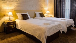Comfort Twin Room | Down duvets, desk, laptop workspace, blackout curtains - Usman  (Samarkand)