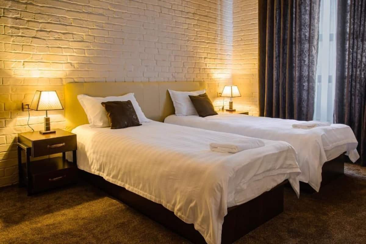 Comfort Twin Room | Down comforters, desk, laptop workspace, blackout drapes
