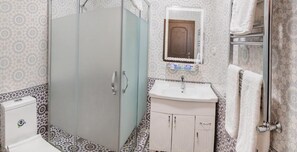 Deep-soaking bathtub, hair dryer, slippers, heated floors - Usman  (Samarkand)