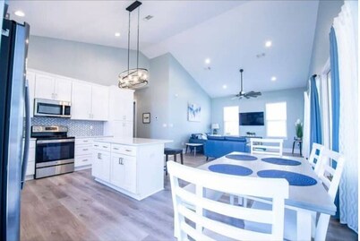 Stunning Comfortable Beach View House! Play Pool by the Beach! Great Family fun!