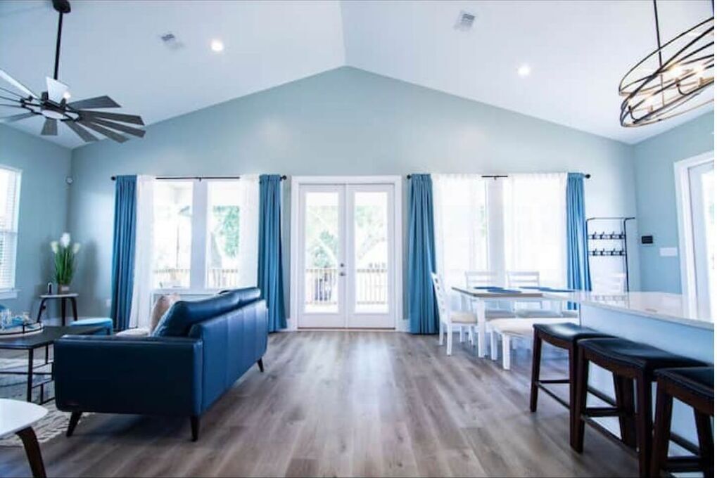 Stunning Comfortable Beach View House! Play Pool By The Beach! Great Family Fun! - 比洛克西