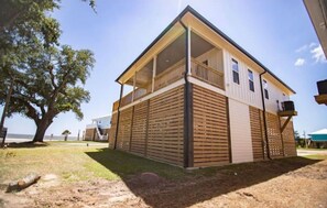 Exterior - Stunning Comfortable Beach View House! Play Pool by the Beach! Great Family fun! (Gulfport)