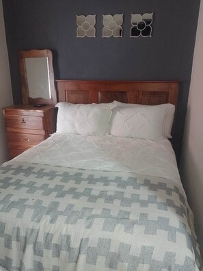 1 bedroom, travel cot, free WiFi, bed sheets