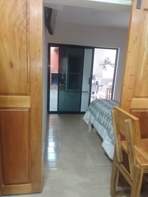 1 chambre, lit parapluie, Wi-Fi gratuit, draps fournis