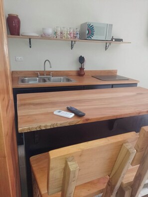 Fridge, microwave, stovetop, cookware/dishes/utensils