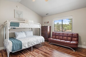 Ferienhaus | 4 Schlafzimmer, Bügeleisen/Bügelbrett, kostenloses WLAN