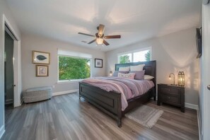 5 bedrooms, WiFi, bed sheets