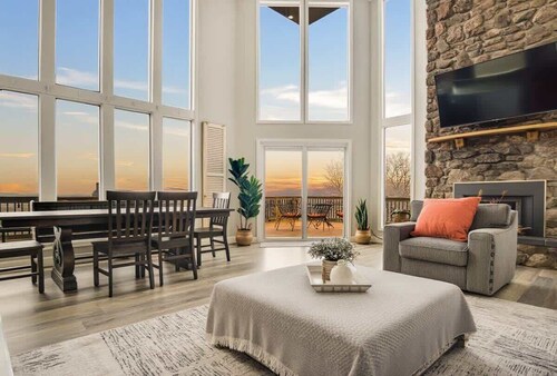 Private Pool, Mountain Top Views & Home Theater