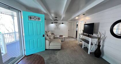 Sunshine Cottage | Near Whitewater Park | Sleeps 10