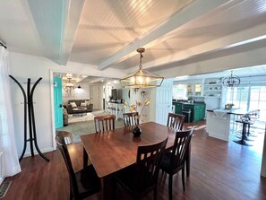 Open floor plan and lots of natural light