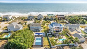 A coastal residential area with houses, a beach, and a swimming pool. - Long Bay Duplex Lower Unit by the Beach (Surfside Beach)