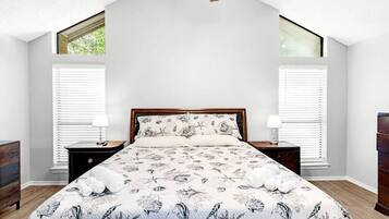 4 bedrooms, iron/ironing board, bed sheets