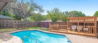 Newly remodeled 5BR 3BA w/pool 16 ppl