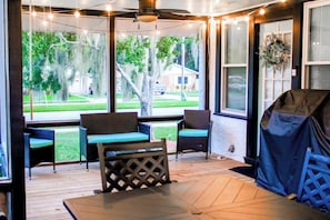 Outdoor dining - 3 Bedroom Cozy Home with the Perfect Patio (Winter Haven)