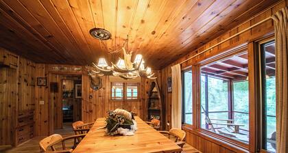Cozy Riverside Getaway Pine Bend Cottage