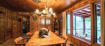 Cozy Riverside Getaway Pine Bend Cottage