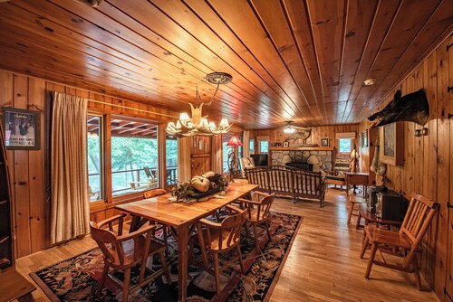 Cozy Riverside Getaway Pine Bend Cottage