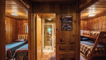 House | 3 bedrooms, iron/ironing board, free WiFi