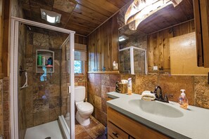 House | Bathroom - Cozy Riverside Getaway Pine Bend Cottage (Grayling)