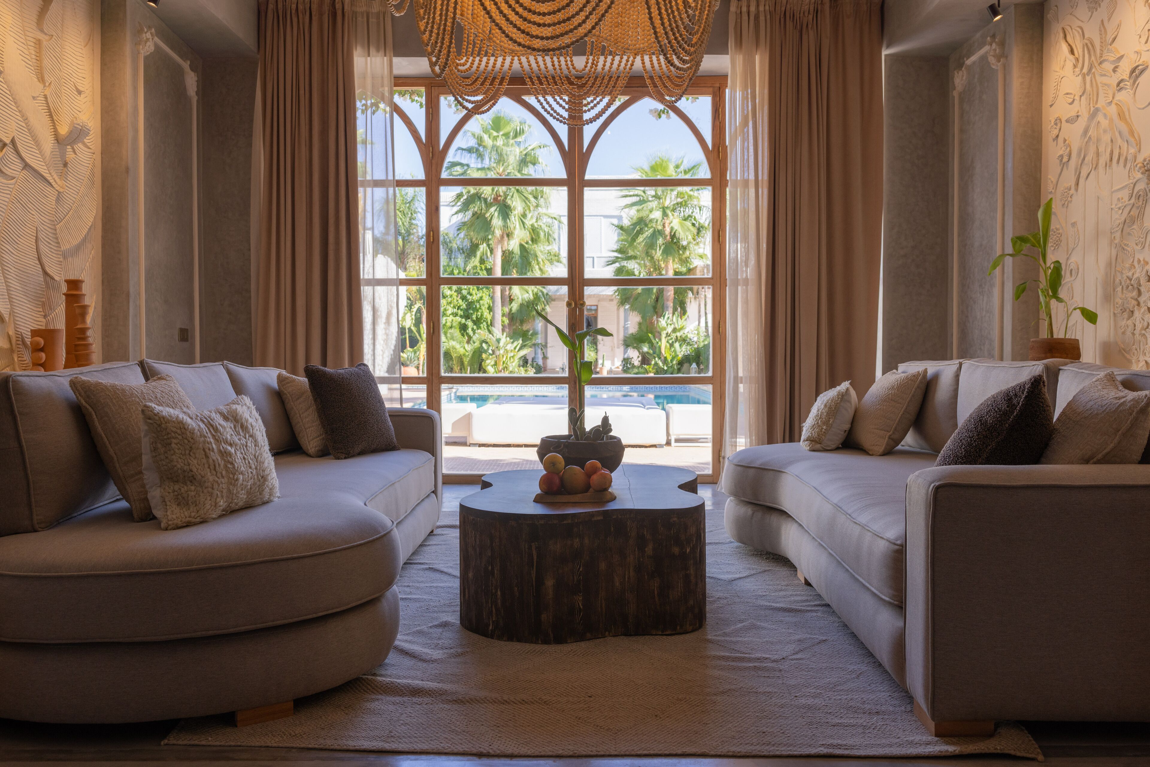 40-inch LED TV with satellite channels, pay films, offices