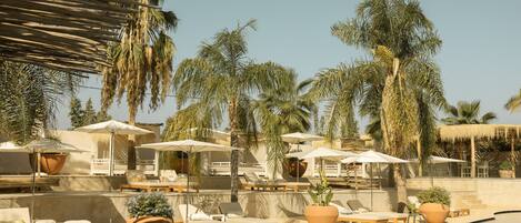 2 piscines extérieures