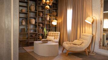 Signature Suite | Living area