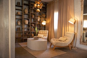 Signature Suite | Living area