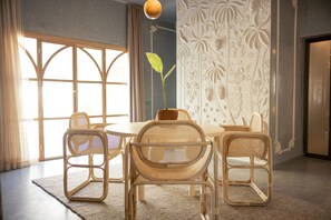 Suíte com design assinado | Sala de jantar