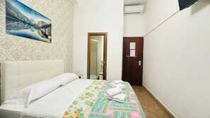 Desk, soundproofing, free WiFi, bed sheets - Anas Prime Place (Rome)