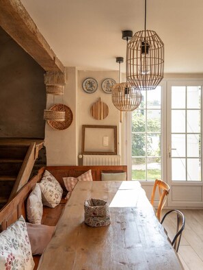 Dining - Ferme Sarthou, 14 Personnes, Avec Piscine, 5 Étoiles (Lucq-de-Béarn)