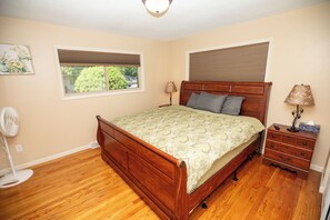 5 bedrooms, desk, iron/ironing board, free WiFi