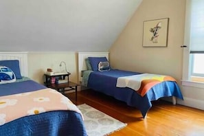 3 bedrooms, iron/ironing board, travel cot, WiFi