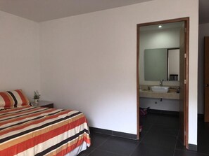 2 slaapkamers, een strijkplank/strijkijzer, wifi, beddengoed