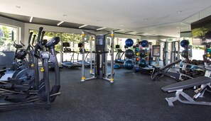 Fitness facility - Gorgeous Luxury Fully Furnished One Bedroom Apartment (Los Angeles)