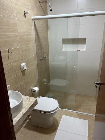 Standard Single Room | Bathroom. Urupês