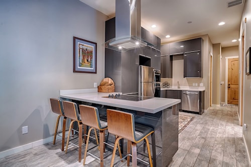 The Chic Cabin Apartment