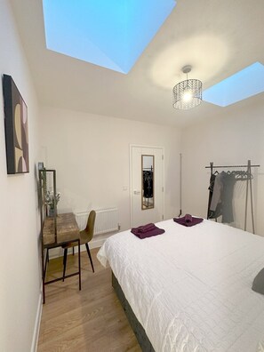 1 bedroom, free WiFi, bed sheets - Chic and Airy Apartment (Tunbridge Wells)
