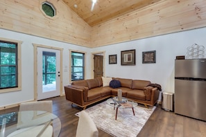 TV, fireplace - Blue Ridge Mountainside Cottage w/ Fire Pit! (Epworth)
