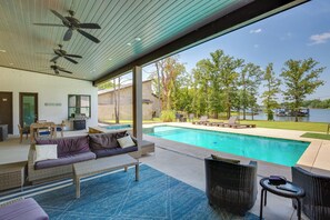 Pool - Relax Fireside! Waterfront Family Home in Malakoff (Malakoff)