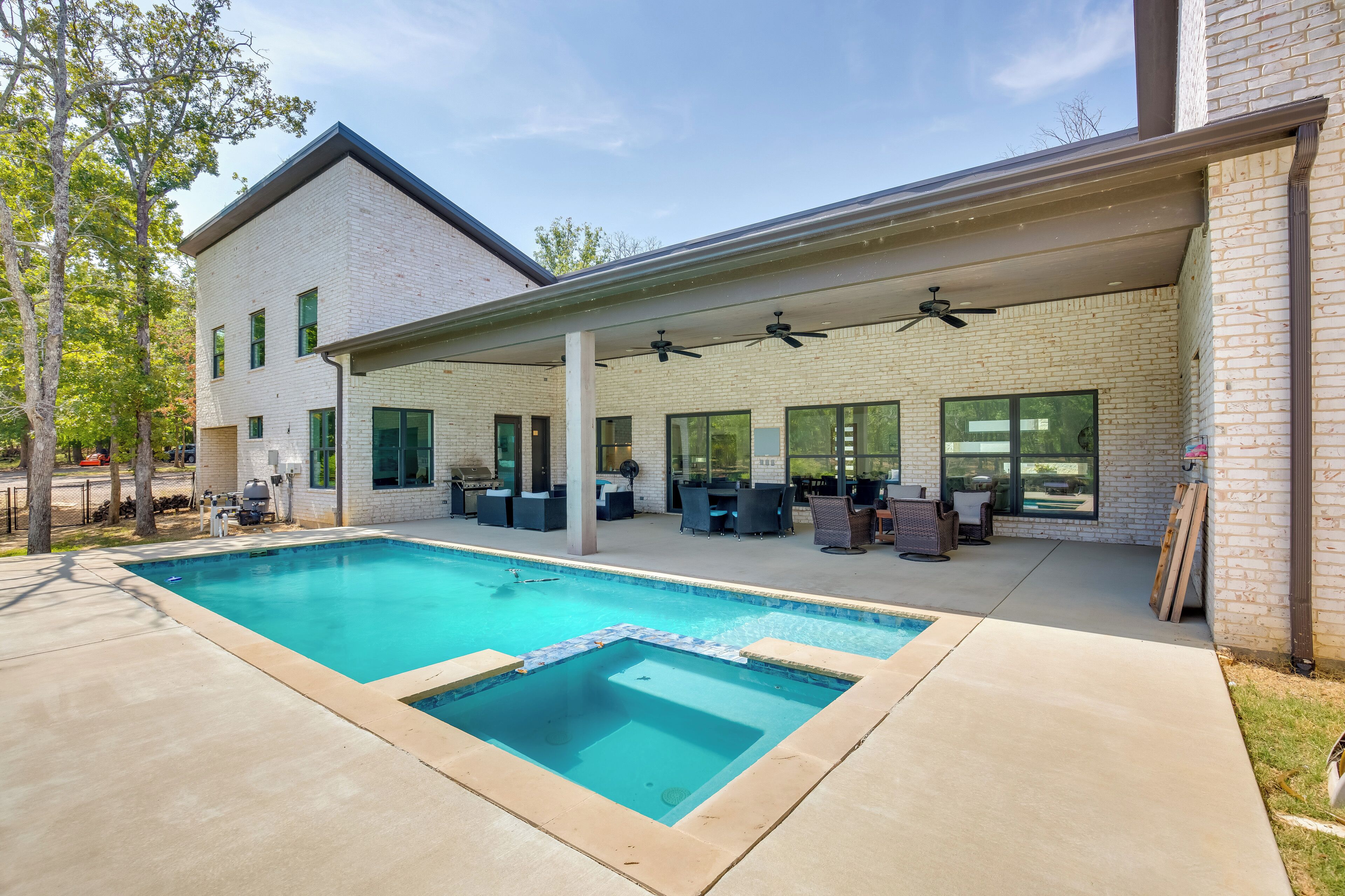 Luxe Waterfront Home in Malakoff w/ Pool + Hot Tub