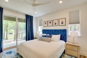 5 bedrooms, desk, iron/ironing board, WiFi