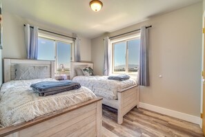 4 Schlafzimmer, Schreibtisch, Internetzugang, Bettwäsche
