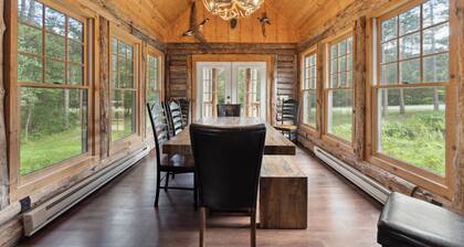 Pets+ 8BR Cabin Retreat Sleeps 25+ Fire Pit GameRoom near Dells/Castle Rock Lake